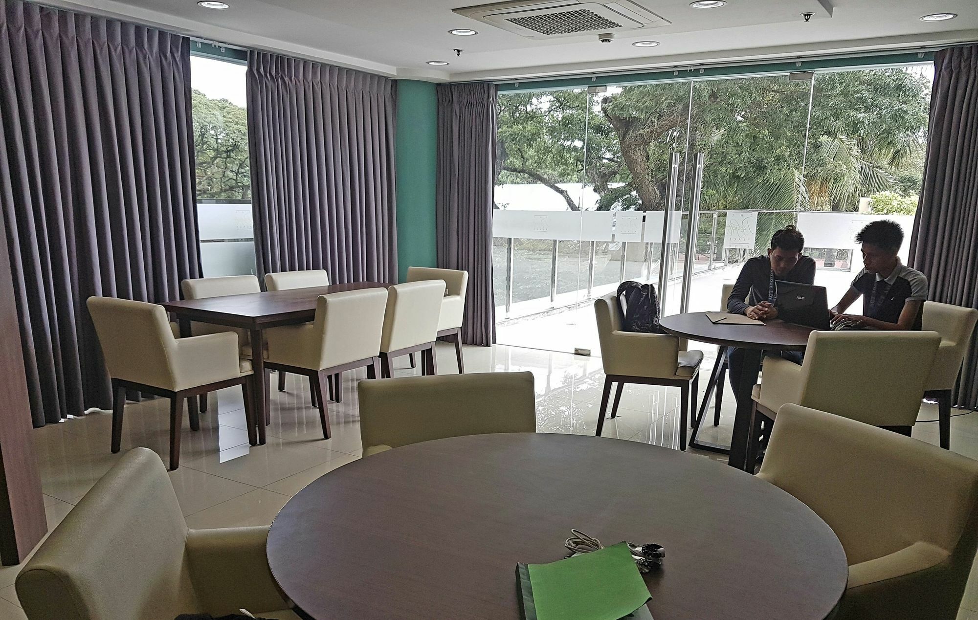 Padgett Place Prime Suites Cebu Bagian luar foto