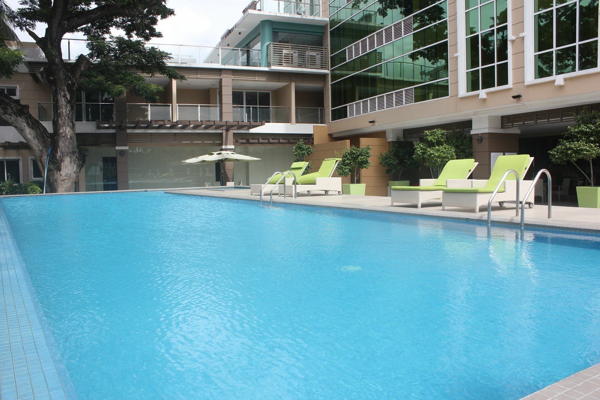 Padgett Place Prime Suites Cebu Bagian luar foto