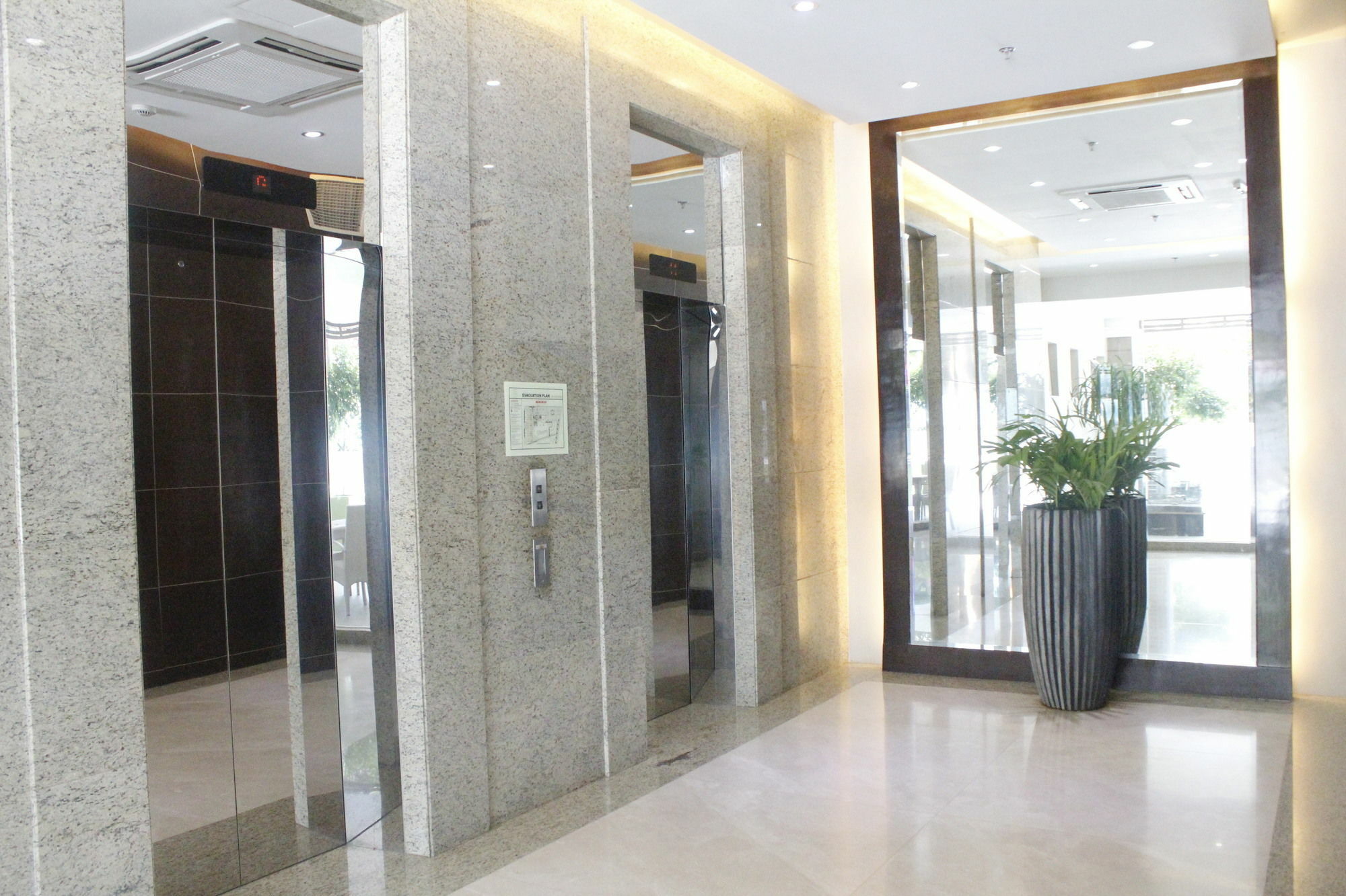 Padgett Place Prime Suites Cebu Bagian luar foto