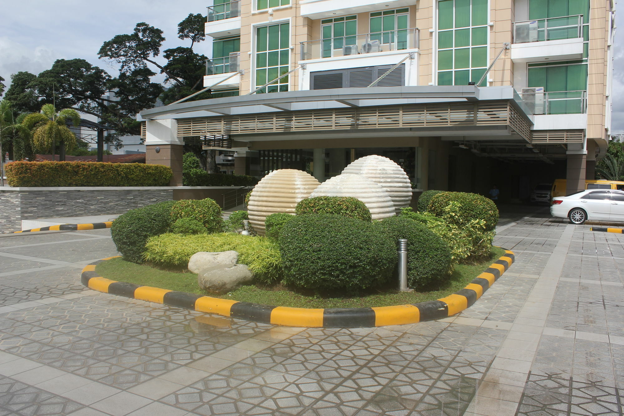 Padgett Place Prime Suites Cebu Bagian luar foto